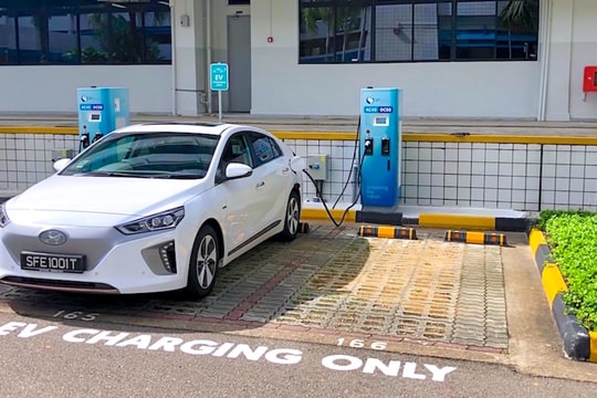 Tham vọng đưa 80% phương tiện thành xe điện, quốc gia giàu nhất Đông Nam Á đang triển khai như thế nào?