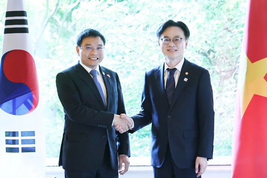 Bộ trưởng Bộ Tài chính Nguyễn Văn Thắng làm việc với Bộ trưởng Bộ Thương mại, Công nghiệp và Năng lượng Hàn Quốc