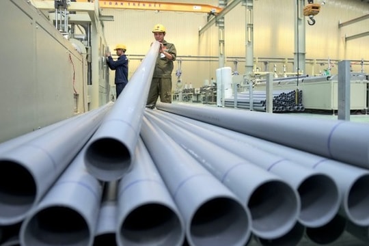 Đảo chiều kết quả kinh doanh, một cổ phiếu ngành nhựa rời diện cảnh báo