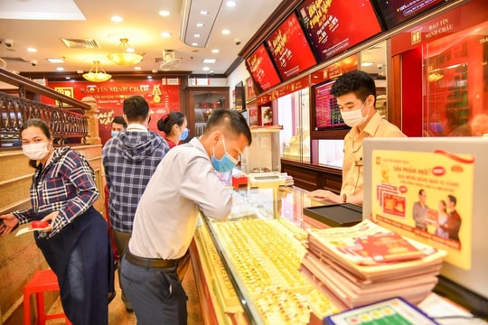 Dự báo giá vàng ngày mai 13/8: Phe mua sẵn sàng trở lại khi giá chạm mốc này