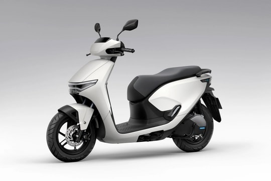 Trải nghiệm mẫu xe điện “phong thái như SH”: Thiết kế sang trọng, chạy 80 km/h, pin đổi nhanh trong vài phút