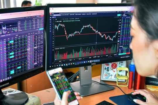 Top 10 cổ phiếu biến động mạnh nhất: Tìm điểm mua, bán và cắt lỗ phiên sáng 13/8