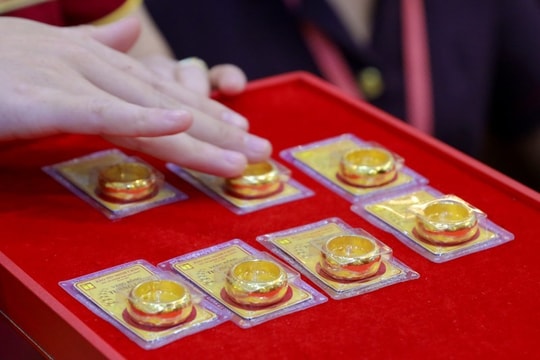 Giá vàng nhẫn hôm nay 12/8: Phát tín hiệu quay đầu, có một điều vẫn khó hiểu