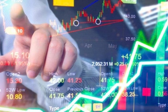 Tâm điểm dòng tiền hôm nay 14/8: "Bank, chứng" tiếp đà bùng nổ, bất động sản hưởng lợi