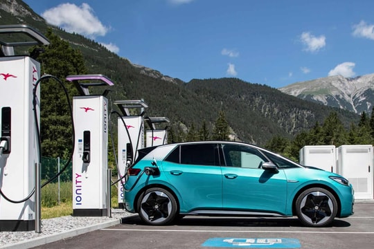 Sắp có 5.000 điểm sạc xe điện tại các nhà ga, người dân quốc gia này yên tâm sạc mọi lúc