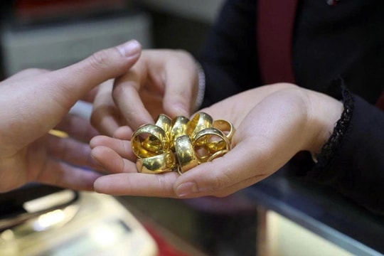 Giá vàng nhẫn hôm nay 15/8: Đảo chiều phát tín hiệu nóng