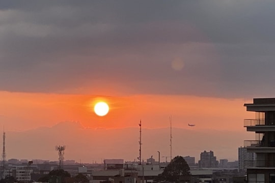 Chứng khoán điều chỉnh phiên cuối tuần, VN-Index vẫn neo cao đỉnh lịch sử