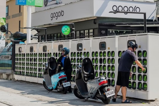 Trạm sạc cố định tại chỗ hay trạm đổi pin nhanh, đâu là tương lai bền vững cho xe điện ở Việt Nam?