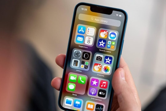 Chiếc iPhone mini từng làm fan "phát cuồng" nay chỉ còn hơn 6 triệu, vẫn mạnh mẽ như flagship