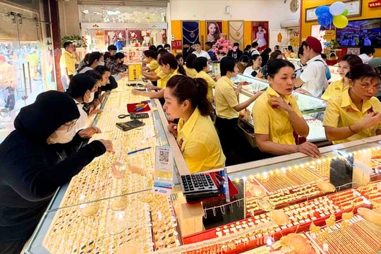 Dự báo giá vàng ngày 19/8: Vàng giữ nhịp tăng, giới phân tích chia rẽ quan điểm