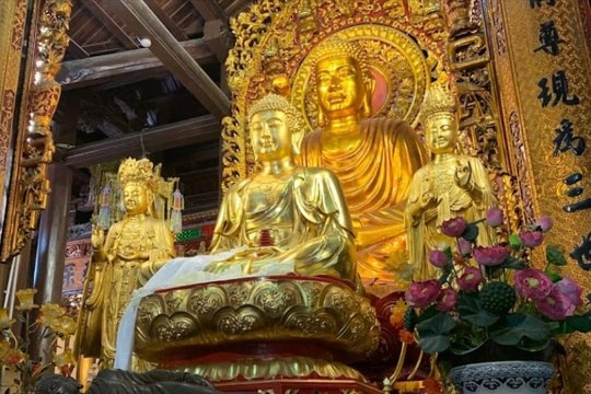 Ngôi chùa cổ giữa lòng Hà Nội gây ấn tượng với kiến trúc đồ sộ và tượng quý trăm năm