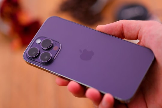 iPhone 14 Pro Max cuối tháng 8: Giá rẻ kỷ lục, thiết kế sang trọng ngang iPhone 16 Pro Max