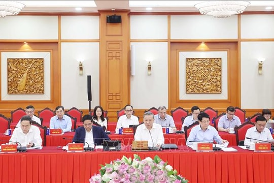 Bộ Chính trị cho ý kiến về công tác chuẩn bị Đại hội Đảng bộ TP Hà Nội và Đảng bộ TP Hồ Chí Minh