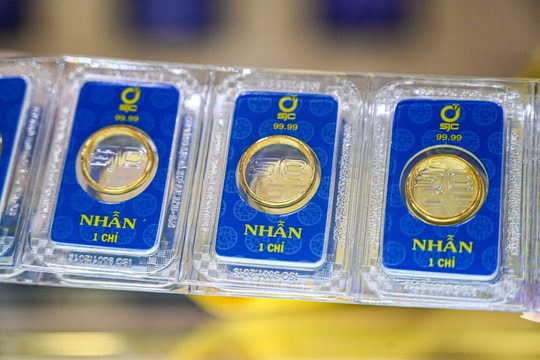 Giá vàng nhẫn hôm nay 21/8: Chênh lệch đáng báo động với vàng miếng