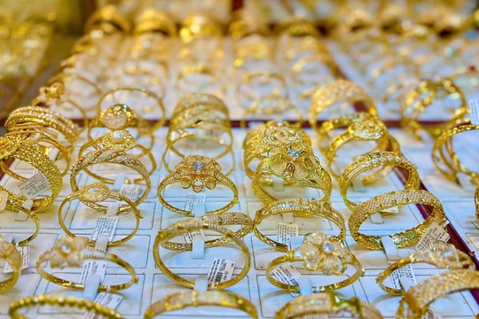 Giá vàng nhẫn hôm nay 22/8: Trái phiếu trong nước - quốc tế