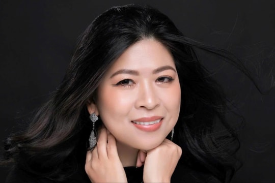 Cô bé bán vé số vươn lên thành doanh nhân toàn cầu, được Chính phủ Mỹ cấp thẻ đặc biệt