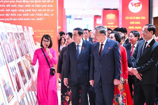 Tổng Bí thư Tô Lâm thăm quan Triển lãm ảnh ‘Quốc hội Việt Nam - 80 năm kế thừa và phát triển