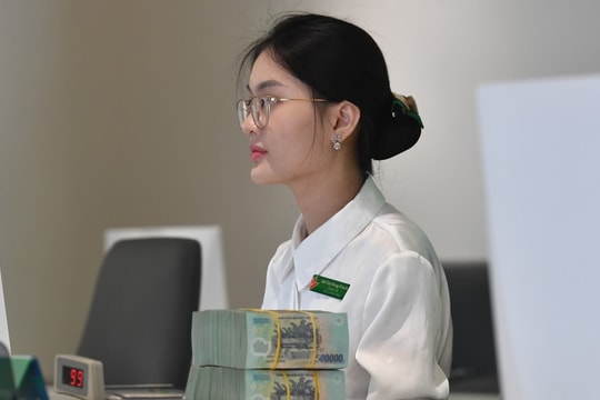 Lãi suất ngân hàng hôm nay 27/8: Xuất hiện chính sách cộng thêm lãi suất