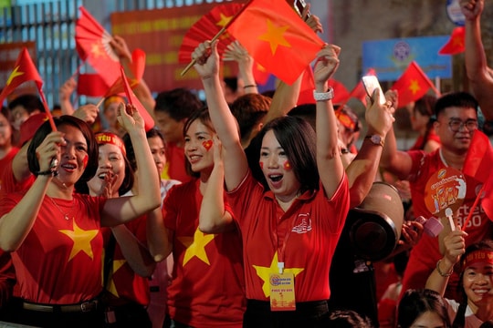 Tặng 100.000 đồng/người cho toàn dân ăn Tết Độc lập