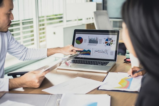 Khối ngoại tiếp tục bán ròng gần 2.700 tỷ đồng, tâm điểm cổ phiếu HPG