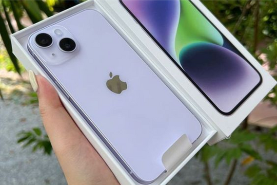 iPhone 14 bất ngờ giảm mạnh cuối tháng 8: Rẻ hơn iPhone 15, hiệu năng chẳng thua iPhone 16