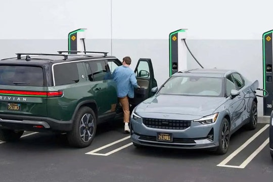 Xe điện chuẩn bị đón bước ngoặt: Trạm sạc cũ lùi dần, thế hệ mới cho phép tất cả các loại xe sử dụng