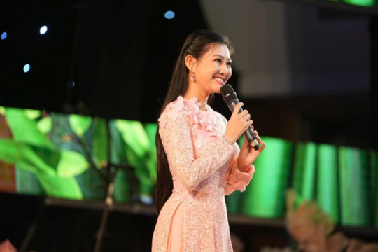 Nữ NSND 8X giàu nhất làng cải lương: Biệt thự như cung điện, đi xe Rolls Royce mỗi ngày và có cuộc sống vạn người mơ