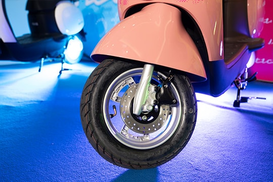 Trải nghiệm xe điện “tiểu Vespa thời thượng” chỉ hơn 10 triệu: Thiết kế tinh tế, pin bền 82 km, tiện ích như xe ga Ý