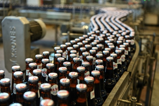 Lãi giảm hơn 70%, một doanh nghiệp bán bia vẫn chia cổ tức tiền mặt tới 30%