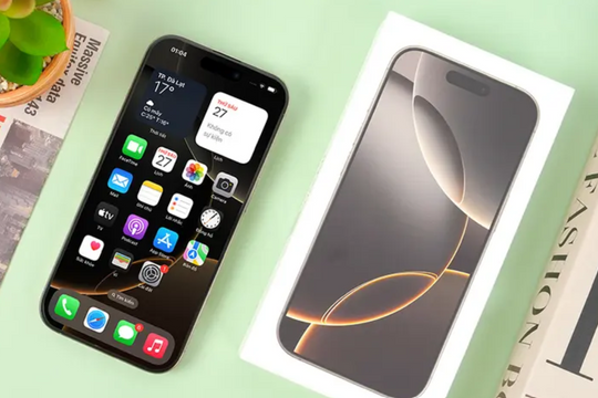 Chiếc iPhone Pro giá cực dễ thở: Camera 48MP, zoom 5x, pin khá bền