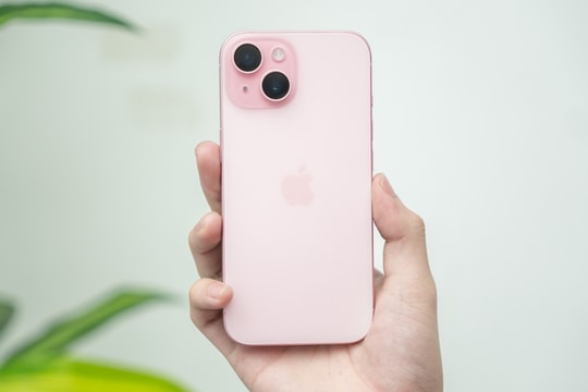 iPhone 15 giảm sâu kỷ lục dịp 2/9: “Kèo thơm” cho tân sinh viên, trang bị vẫn mạnh ngang flagship mới