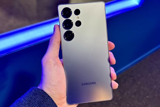 Galaxy S25 Ultra cuối tháng 9: Giảm giá kỷ lục, đối đầu iPhone 17 Pro Max với bộ tính năng Galaxy AI thông minh