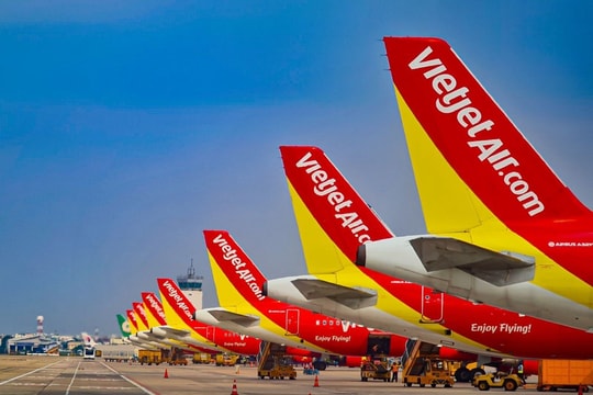 Vietjet bứt phá sáu tháng đầu năm 2025: Doanh thu và lợi nhuận tăng trưởng vượt bậc, đơn đặt hàng tàu bay kỷ lục, khởi công dự án Long Thành