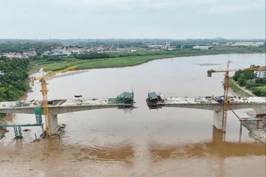 Đột phá ngành cầu đường: Cầu Phong Châu mới sẽ hoàn thành trước 30/9