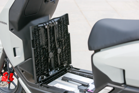 Honda tung mẫu xe điện tháo rời pin: Giá từ 26 triệu đồng, chạy 71 km/lần sạc