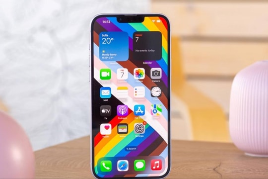 Chiếc iPhone màn lớn ngang iPhone 16 Pro Max nhưng rẻ hơn 14 triệu, iFan tranh nhau mua