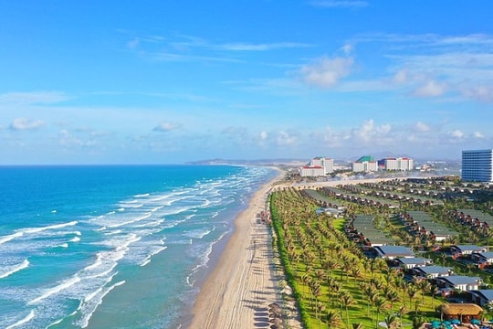 Không phải Nha Trang hay Cam Ranh, Khánh Hòa còn có bãi biển hoang sơ đẹp bậc nhất hành tinh