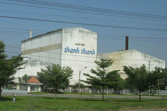 Một doanh nghiệp gạch men dừng sản xuất sau 55 năm, bán tháo tài sản để “cứu vốn” cho cổ đông