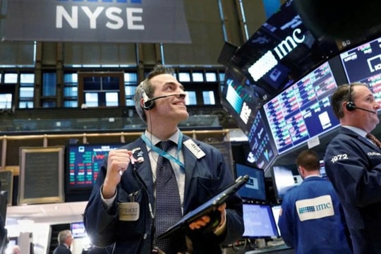 Chứng khoán Mỹ khép lại tháng 10 trong sắc xanh, cổ phiếu Amazon thành tâm điểm