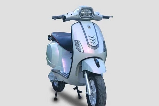 Ngạc nhiên trải nghiệm xe điện nhưng "tiện nghi như tay ga": Chạy 100 km/lần sạc, có màn hình điện tử, giá chỉ 18,9 triệu