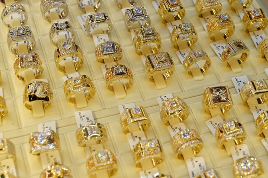 Giá vàng nhẫn hôm nay 5/9: Bất ngờ này chưa qua, cú sốc mới đã tới