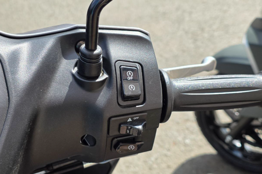 Lộ diện xe xăng lai điện siêu tiết kiệm: Đẹp lấn át "tiểu SH", tiêu thụ chỉ 1,3L/100 km, giá cực bình dân