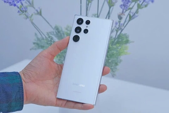 Chiếc Galaxy S22 Ultra từng ‘làm mưa làm gió’ nay rẻ bất ngờ, vẫn mạnh hơn iPhone 16 Pro Max ở điểm này