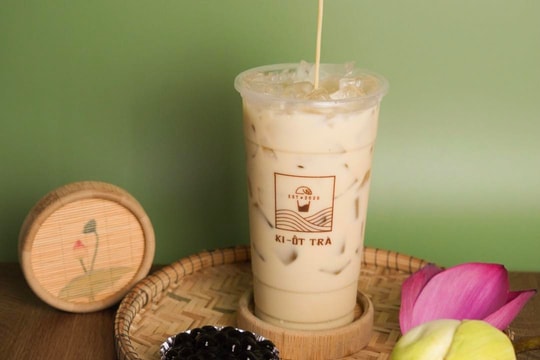 Chàng trai Huế khởi nghiệp bằng thức uống quen mà lạ khiến giới trẻ mê mẩn, vẫn giữ trọn hồn sen cố đô