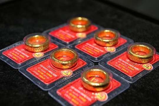 Giá vàng nhẫn hôm nay 8/9: Ai đang ôm hàng cần hết sức chú ý