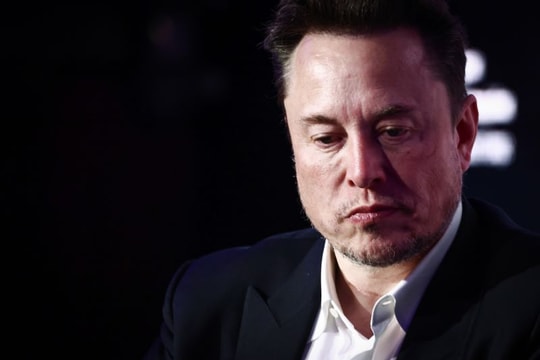 Elon Musk sắp mất ngôi giàu nhất hành tinh vào tay "ông trùm" phần mềm Larry Ellison