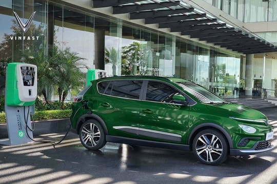 Mẫu xe ô tô điện gọn nhẹ khiến đối thủ lo lắng: Đi 318 km/lần sạc, sạc nhanh 18 phút, trang bị cao cấp