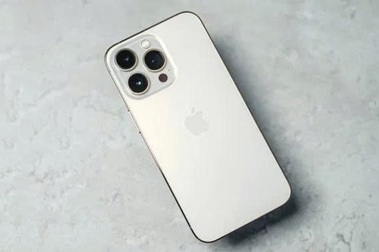 Mẫu iPhone Pro bất ngờ giảm sâu, giá rẻ nhất thị trường, vẫn đủ sức so kè flagship 2025