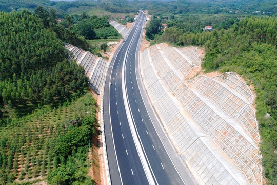 "Vua hầm" quyết vượt nắng thắng mưa thông tuyến hai dự án cao tốc trọng điểm