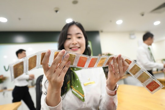 Dự báo giá vàng ngày mai 12/9: Rơi khỏi vùng đỉnh, cần lưu ý điều gì?